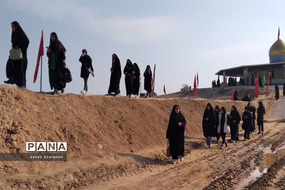 دانش‌آموزان قائمشهری در یادمان هفت تپه