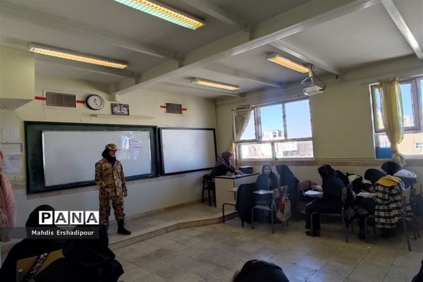 برگزاری دوره عملی نظام جمع در دبیرستان شاهد کوثر شهرستان رباط‌کریم