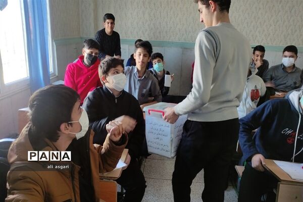 کمک به زلزله‌زدگان شهرستان خوی توسط دانش‌آموزان مدرسه دارالفنون شهریار