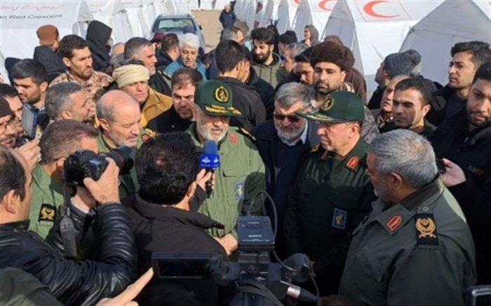 دیدار چهره به چهره سرلشکر سلامی با زلزله‌زدگان خوی؛ عملیات مردم‌یاری سپاه ادامه خواهد داشت