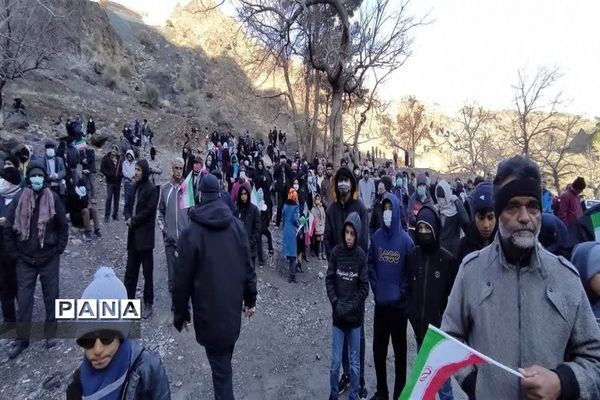 همایش پیاده‌‎روی خانوادگی آدینه به مناسبت 13 رجب و دهه فجر انقلاب اسلامی در بیرجند