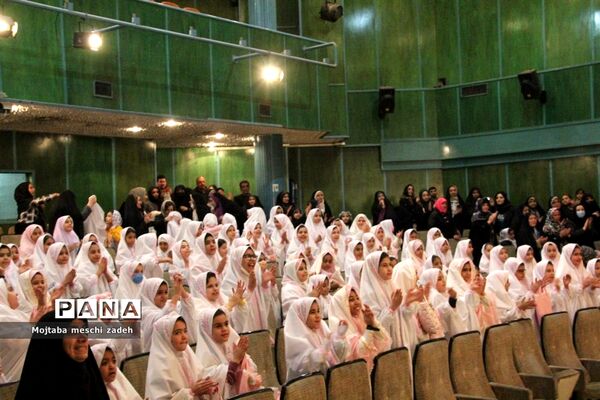 مراسم جشن عبادت دختران دانش‌آموز در فرهنگسرای خاوران