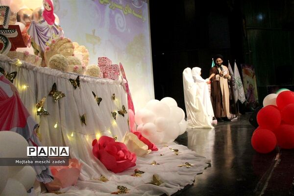 مراسم جشن عبادت دختران دانش‌آموز در فرهنگسرای خاوران