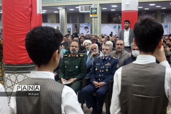 رونمایی از کتاب «امیر خط شکن» با حضور فرمانده‌کل ارتش در قم