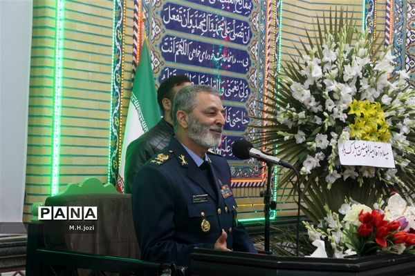 رونمایی از کتاب «امیر خط شکن» با حضور فرمانده‌کل ارتش در قم