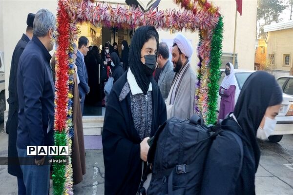 اعزام دانش‌آموزان دختر مدارس منطقه کهریزک به اردوی راهیان نور