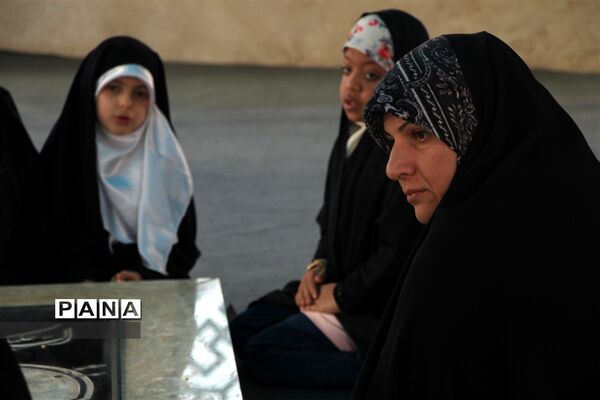 آیین غبارروبی و گلباران قبور مطهر شهدای گمنام در البرز