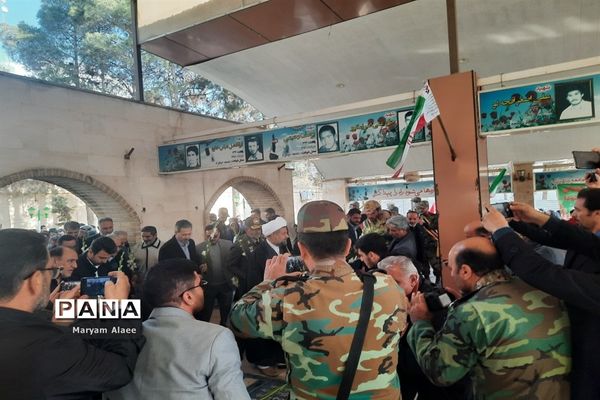 غبارروبی و عطر افشانی گلزار شهدای امامزاده عمادالدین (ع) در شهرستان رباط‌کریم