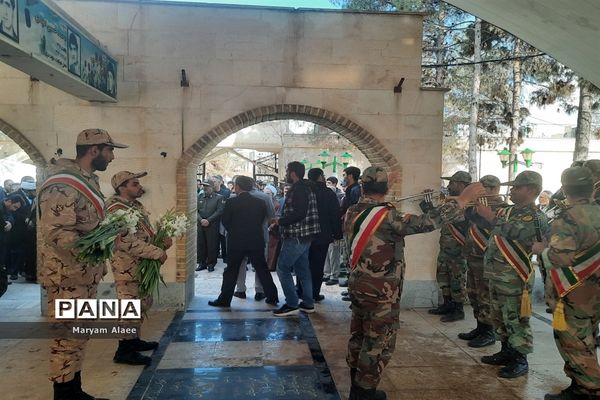 غبارروبی و عطر افشانی گلزار شهدای امامزاده عمادالدین (ع) در شهرستان رباط‌کریم