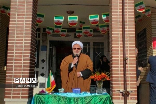 آیین جشن سالگرد پیروزی انقلاب اسلامی در دبیرستان حضرت خدیجه(س) جعفرآباد