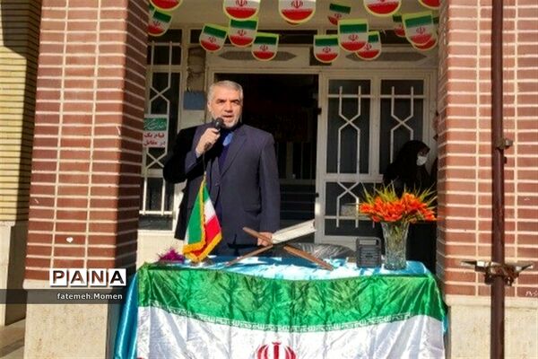 آیین جشن سالگرد پیروزی انقلاب اسلامی در دبیرستان حضرت خدیجه(س) جعفرآباد
