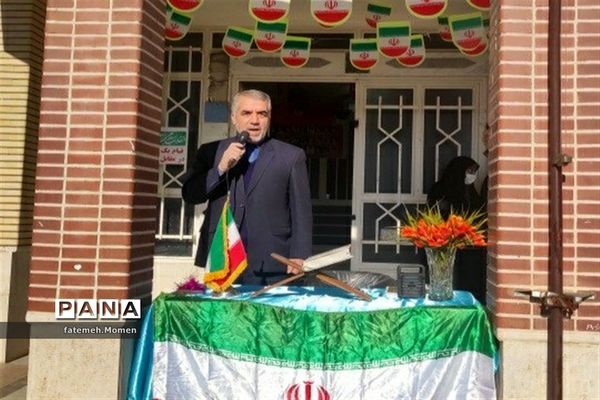 آیین جشن سالگرد پیروزی انقلاب اسلامی در دبیرستان حضرت خدیجه(س) جعفرآباد