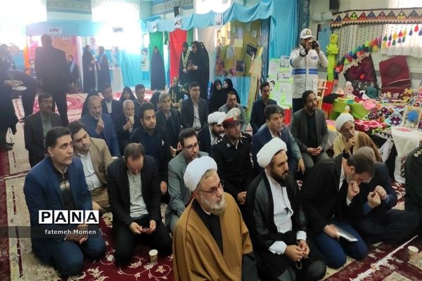 آیین جشن سالگرد پیروزی انقلاب اسلامی در دبیرستان حضرت خدیجه(س) جعفرآباد