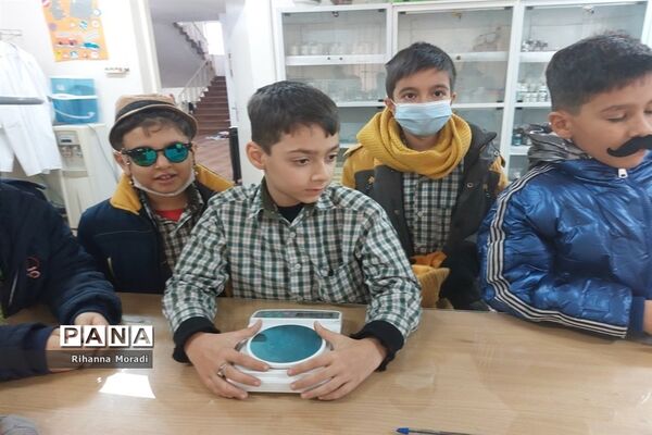 بازدید دانش‌آموزان ابتدایی دبستان سعدی یک از پژوهش‌سرای دانش‌آموزی