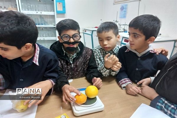 بازدید دانش‌آموزان ابتدایی دبستان سعدی یک از پژوهش‌سرای دانش‌آموزی