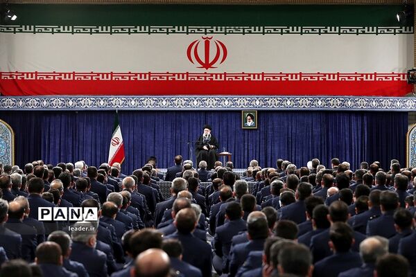 دیدار جمعی از فرماندهان نیروی هوایی و پدافند هوایی ارتش با رهبر انقلاب
