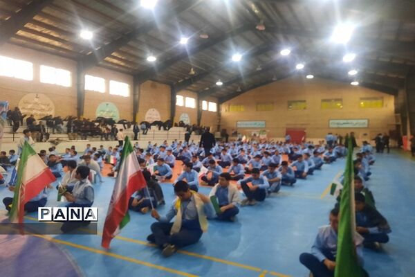 برگزاری جشن انقلاب دانش‌آموزان آموزشگاه رئیس‌زاده