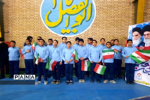 برگزاری جشن انقلاب دانش‌آموزان آموزشگاه رئیس‌زاده