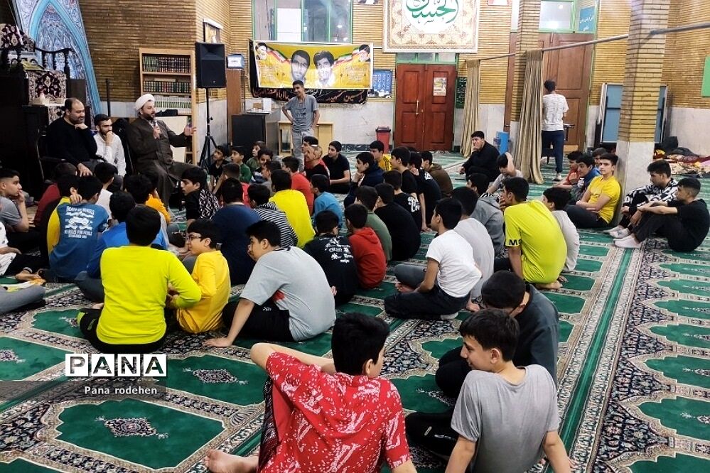 شور و نشاط معنوی در مراسم‌اعتکاف دانش‌آموز پسر رودهن