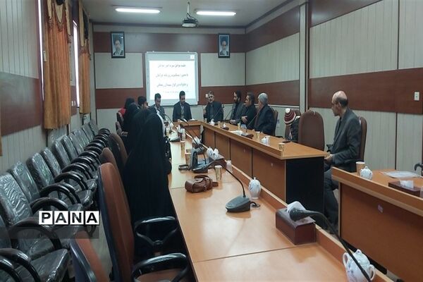 دیدار عوامل اجرایی نشریه امور جوانان خلیل آباد با مادر شهیدان رمضانی