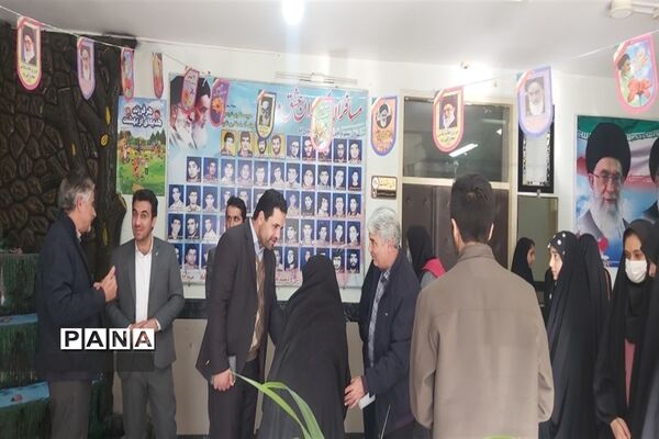 دیدار عوامل اجرایی نشریه امور جوانان خلیل آباد با مادر شهیدان رمضانی