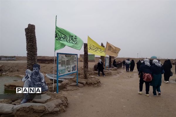 بدرقه دانش‌آموزان دختر شهرستان امیدیه به اردوی راهیان نور