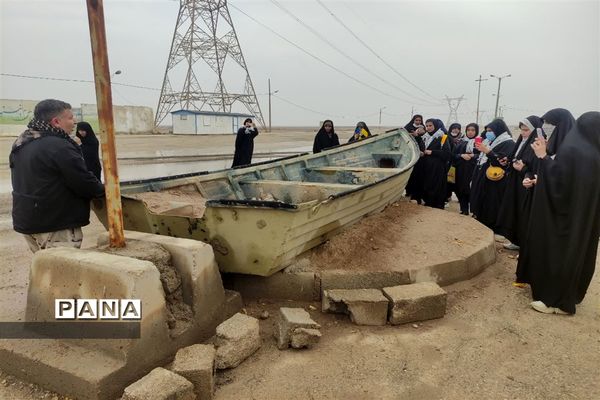 بدرقه دانش‌آموزان دختر شهرستان امیدیه به اردوی راهیان نور