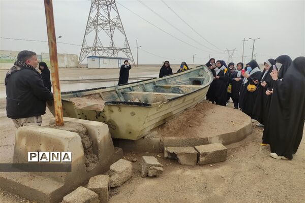 بدرقه دانش‌آموزان دختر شهرستان امیدیه به اردوی راهیان نور