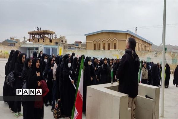 بدرقه دانش‌آموزان دختر شهرستان امیدیه به اردوی راهیان نور