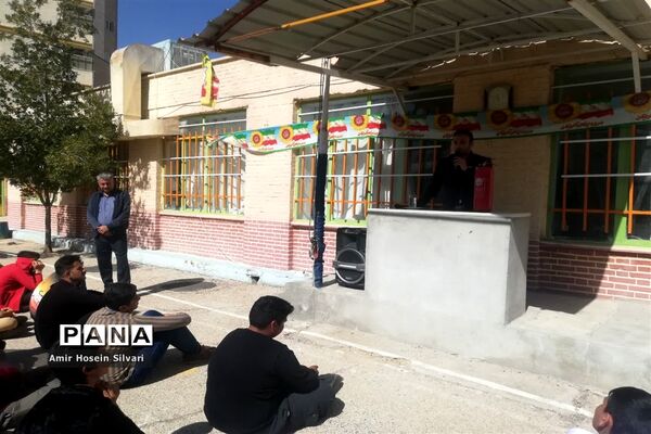 برگزاری دوره آموزشی آتش نشانی در مدارس جهرم