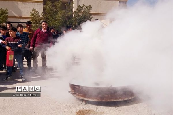 برگزاری دوره آموزشی آتش نشانی در مدارس جهرم