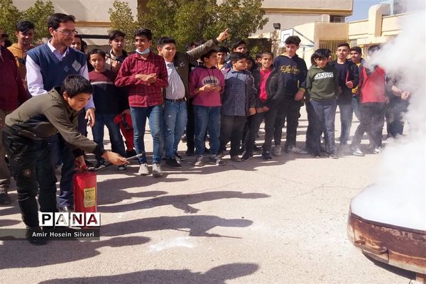 برگزاری دوره آموزشی آتش نشانی در مدارس جهرم
