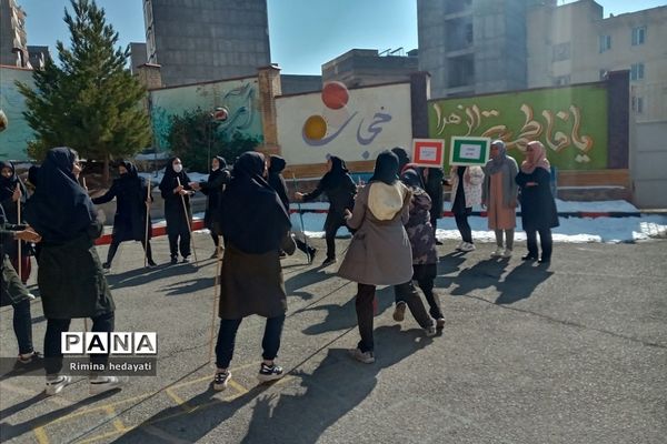 آموزش ورزش هاکی روی چمن در هنرستان مبتکران رودهن