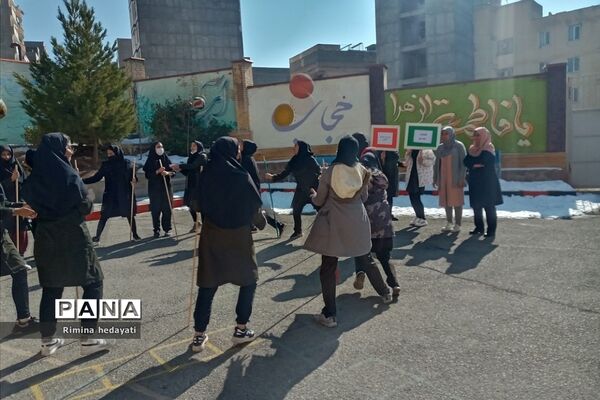 آموزش ورزش هاکی روی چمن در هنرستان مبتکران رودهن