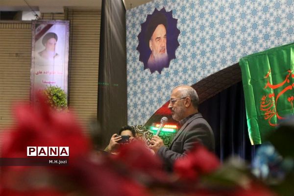 همایش «پدران آسمانی» در قم