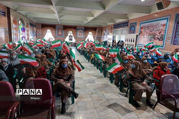 گرامیداشت دهه مبارک فجر در دبیرستان شاهد حجاب منطقه ۱۳