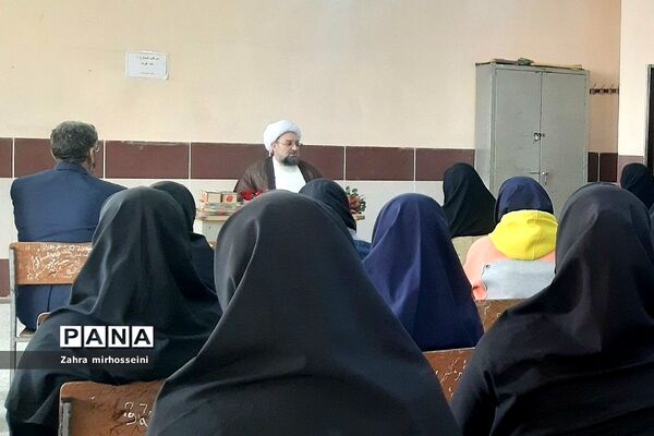 مراسم بدرقه اردوی راهیان نور در قیامدشت