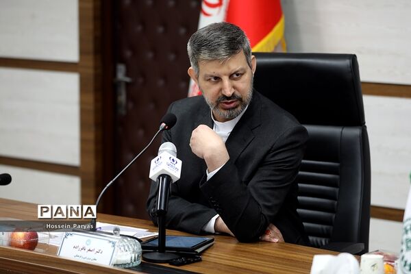 نشست خبری معاون پرورشی و فرهنگی وزیر آموزش و پرورش و رئیس سازمان دانش‌آموزی با اصحاب رسانه
