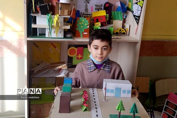 نمایشگاه‌ه دست‌سازه‌های دانش‌آموزی در دبستان امام‌حسن(ع) رودهن