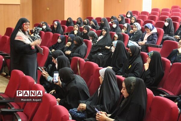 نشست دانش‌آموزی «خوشه پروین» درقم