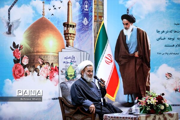 مراسم بدرقه کاروان زیارت اولی‌های دانش‌آموزی مشهد الرضا(ع)