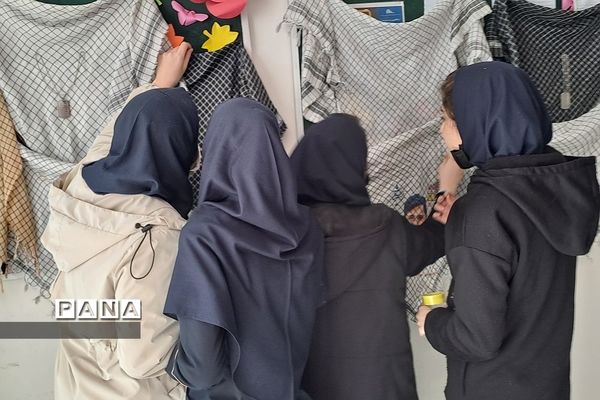 نمایشگاه مدرسه انقلاب در هنرستان نوین آفرین رودهن