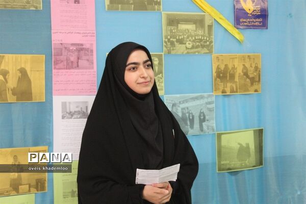 نمایشگاه مدرسه انقلاب در دبیرستان توحید گلوگاه