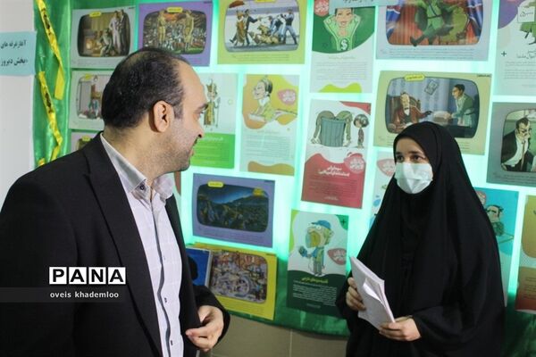 نمایشگاه مدرسه انقلاب در دبیرستان توحید گلوگاه