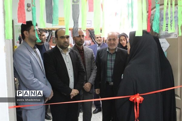 نمایشگاه مدرسه انقلاب در دبیرستان توحید گلوگاه