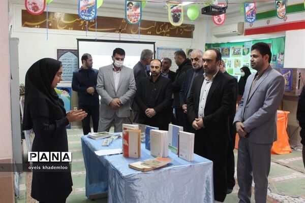 نمایشگاه مدرسه انقلاب در دبیرستان توحید گلوگاه