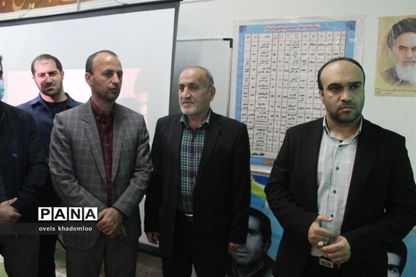 نمایشگاه مدرسه انقلاب در دبیرستان توحید گلوگاه