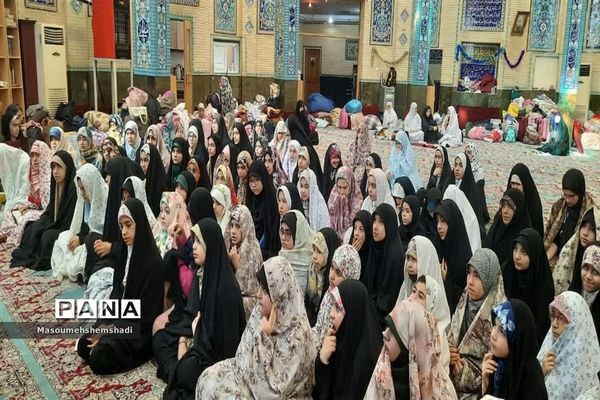اعتکاف دانش‌آموزان منطقه ۱۲ در مسجد فومنی