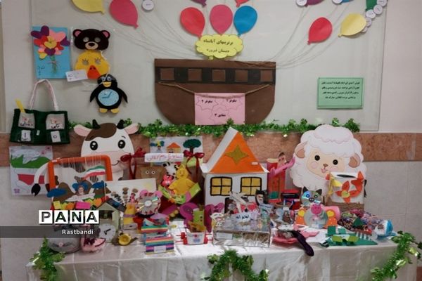 نمایشگاه دست سازه‌های دانش‌آموزی دبستان فیروزه منطقه ۱۳