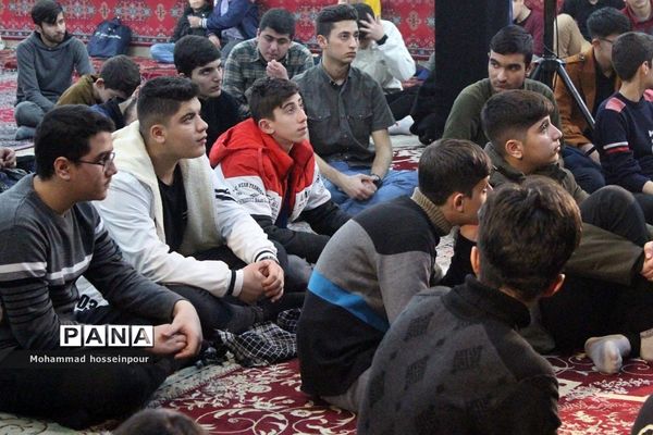 اعتکاف دانش‌آموزان پسر در بهارستان دو